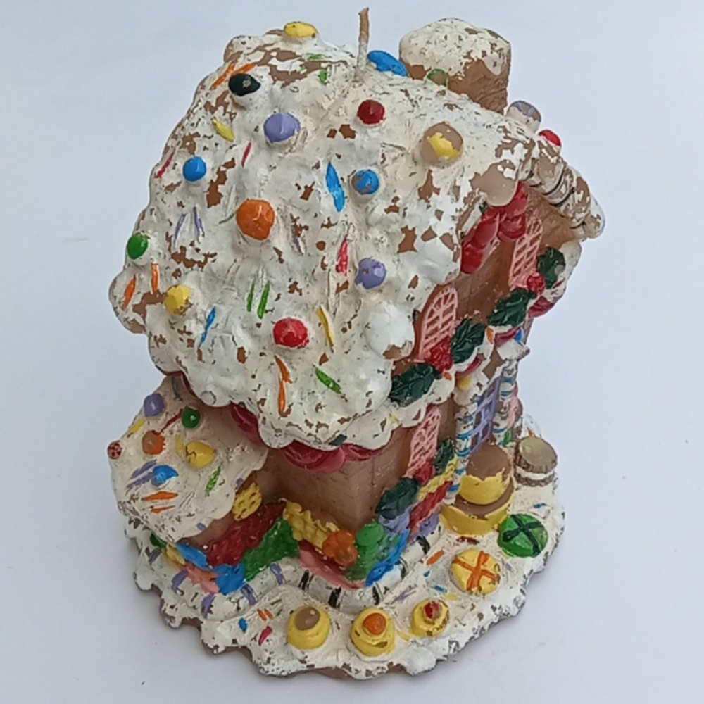 Vintage Gingerbread House Large Candle - Picture 14 of 16